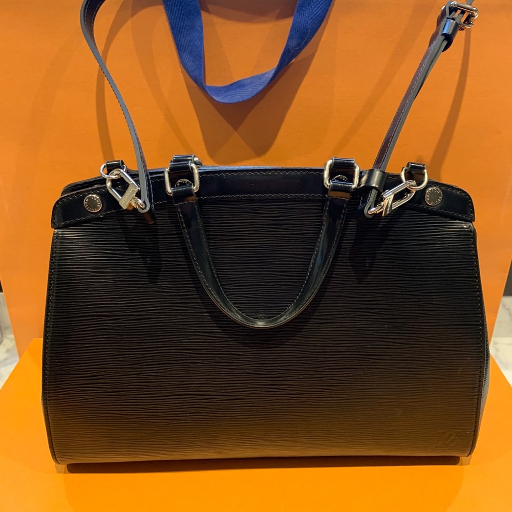 Louis Vuitton BREA MM EPI leather black